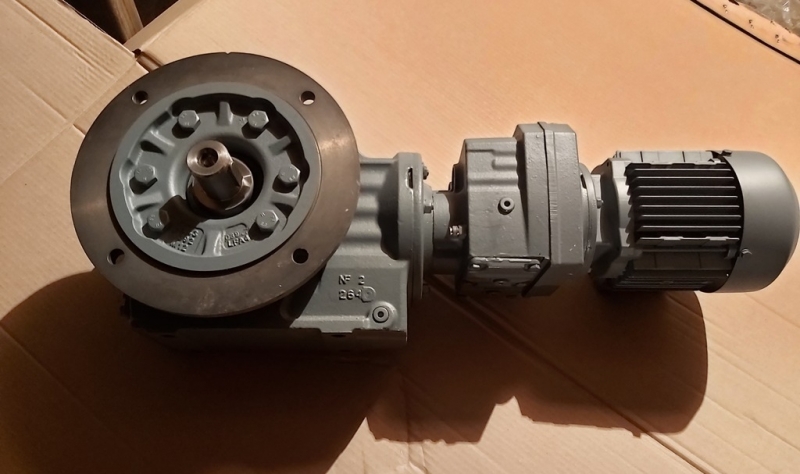 - KAF57  SEW-EURODRIVE  KAF57R37.1743.0,8DT63S4